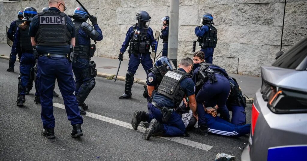 Hundreds Detained in France as Some Student Protests Turn Violent