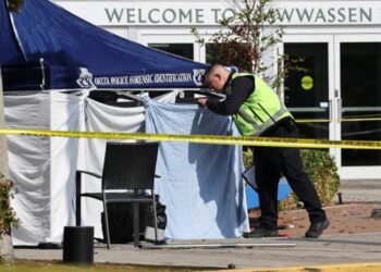 Driver Strikes 4 People Outside a Mall in British Columbia, Killing 2, Police Say