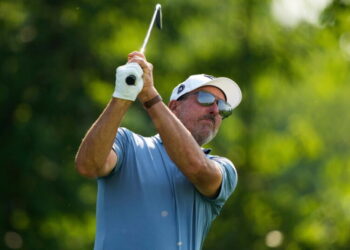 Phil Mickelson entered treatment center for family trauma and addiction earlier this year
