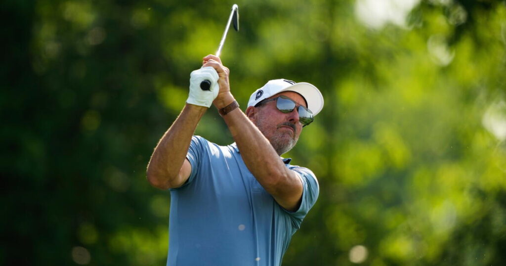Phil Mickelson entered treatment center for family trauma and addiction earlier this year