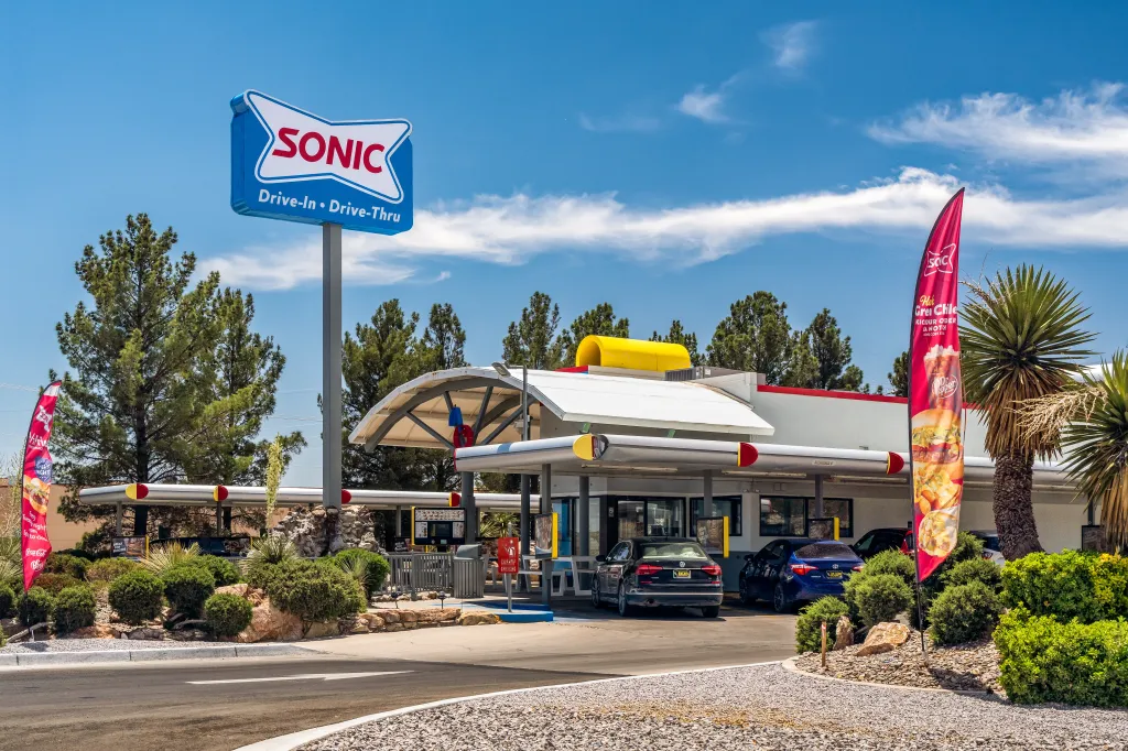 As restaurant chains increasingly turn to specialty beverages to attract customers beyond the traditional meal, Sonic Drive-In believes a business model built around drink customization gives it a head start.