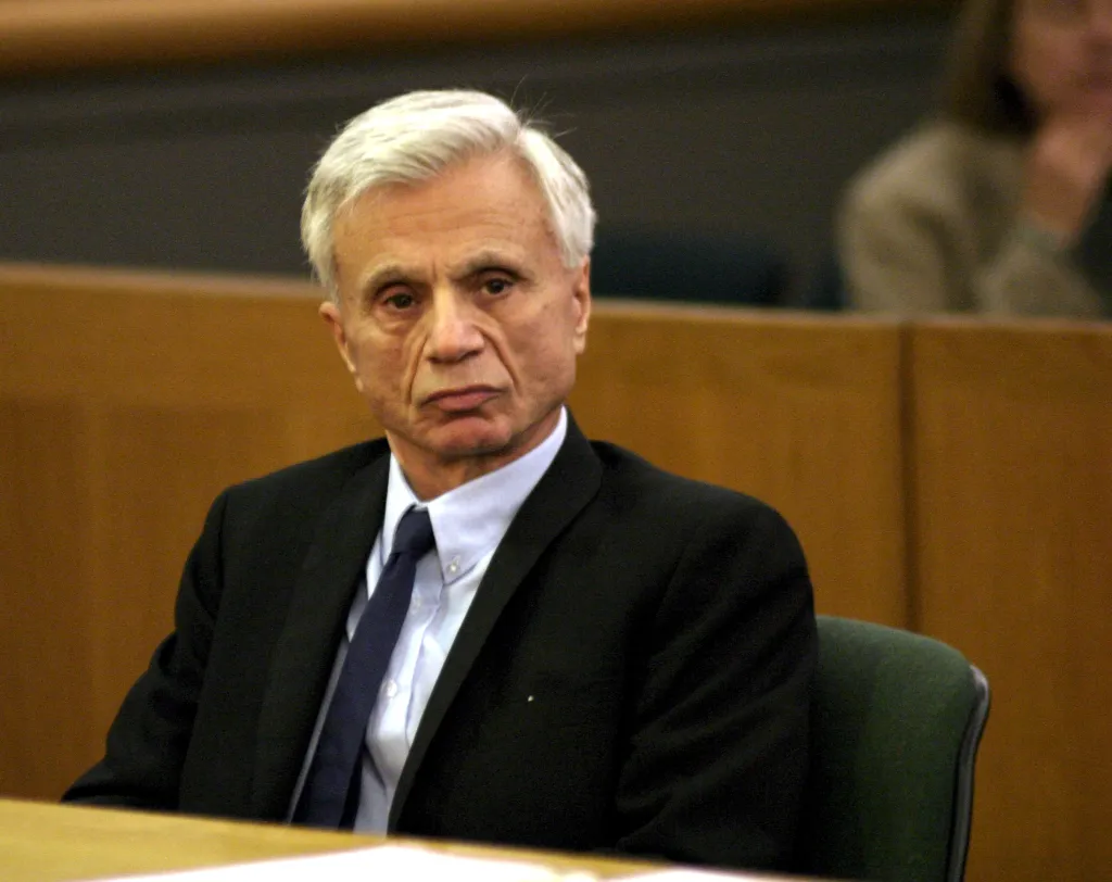 Robert Blake in court for his pretrial conference, wearing a suit and tie.