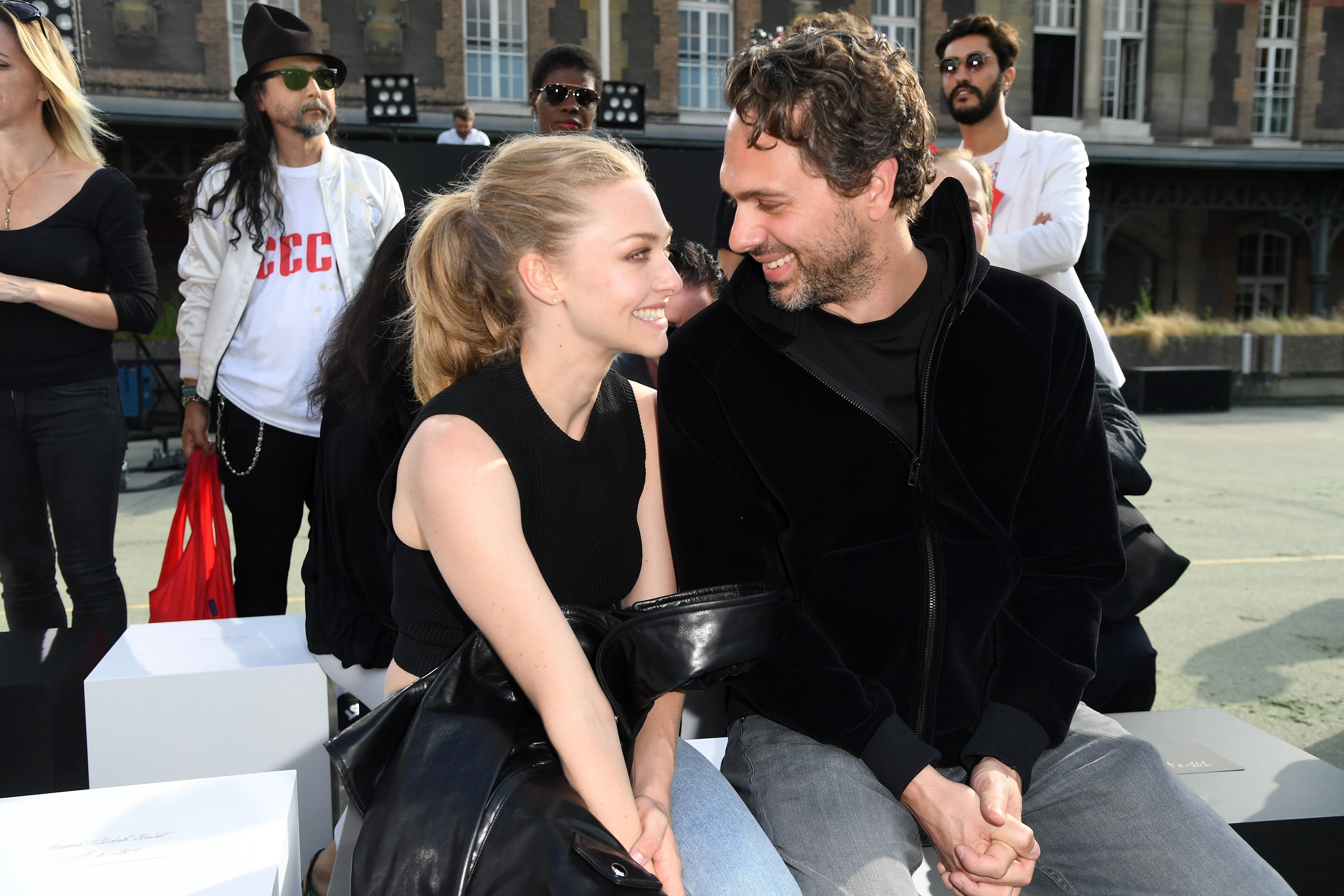 Amanda Seyfriend and Thomas Sadoski