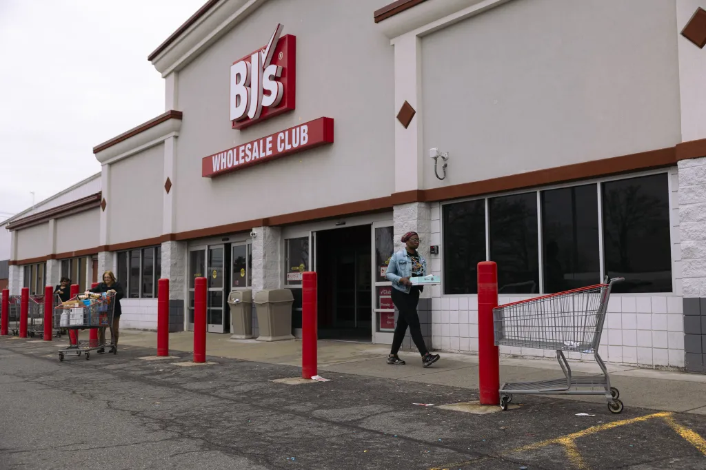 BJ's Wholesale Club in Albany, New York, with customers and shopping carts outside.