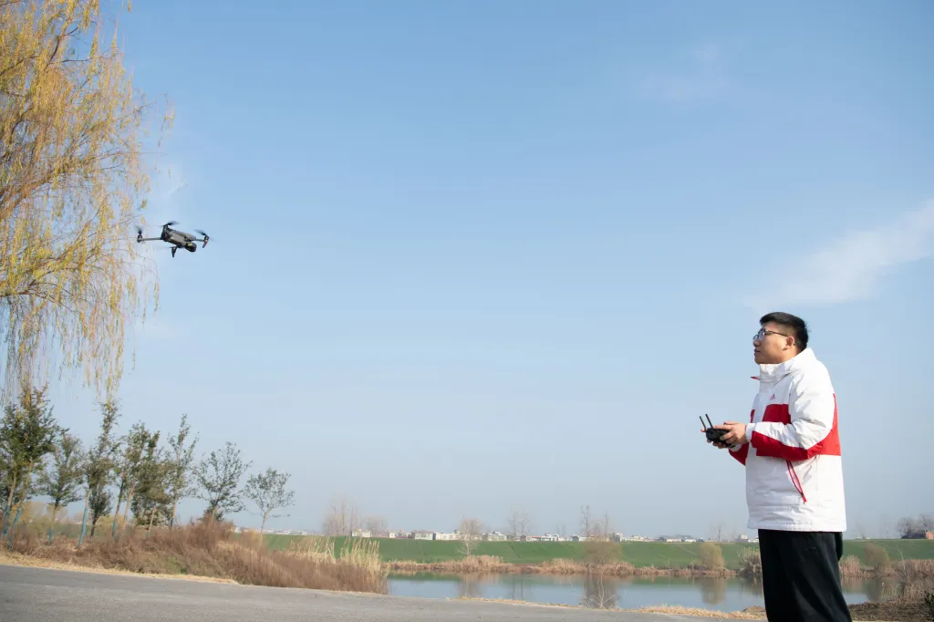 A staff member operating a drone to inspect the Tongji Canal.