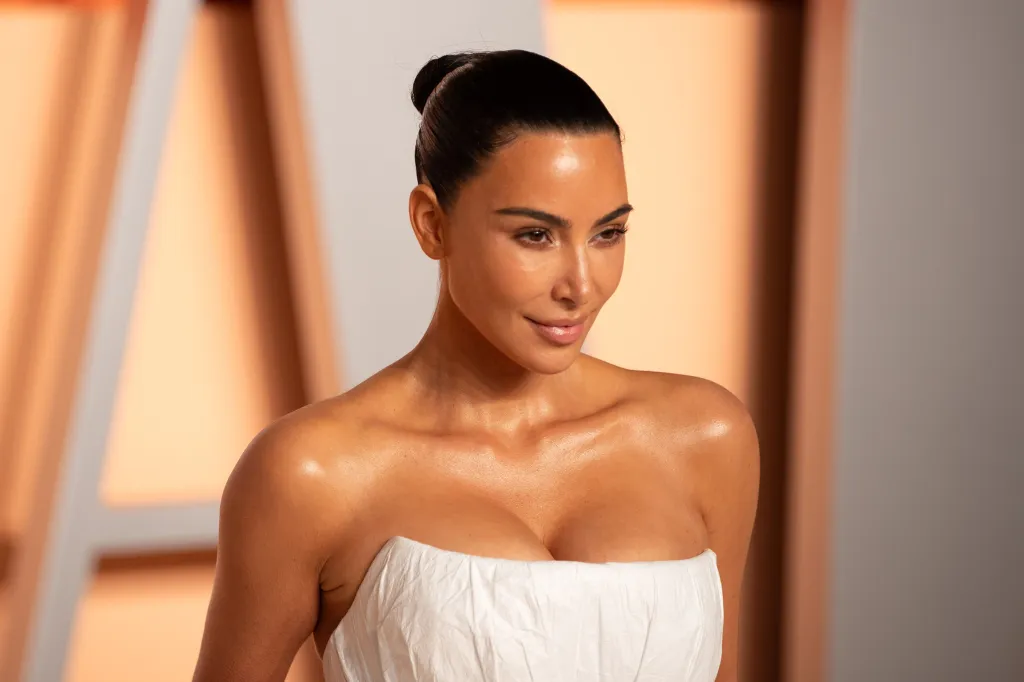 Kim Kardashian at the 2025 Vanity Fair Oscar After Party.