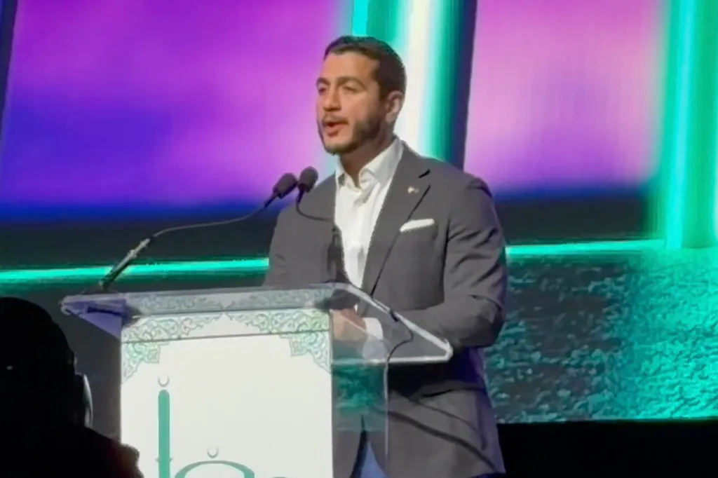 Abdul El-Sayed speaking at an Islamic conference in Detroit.