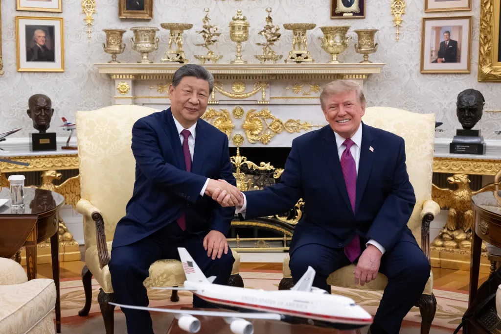 Chinese President Xi Jinping and U.S. President Donald Trump shaking hands in the Oval Office.