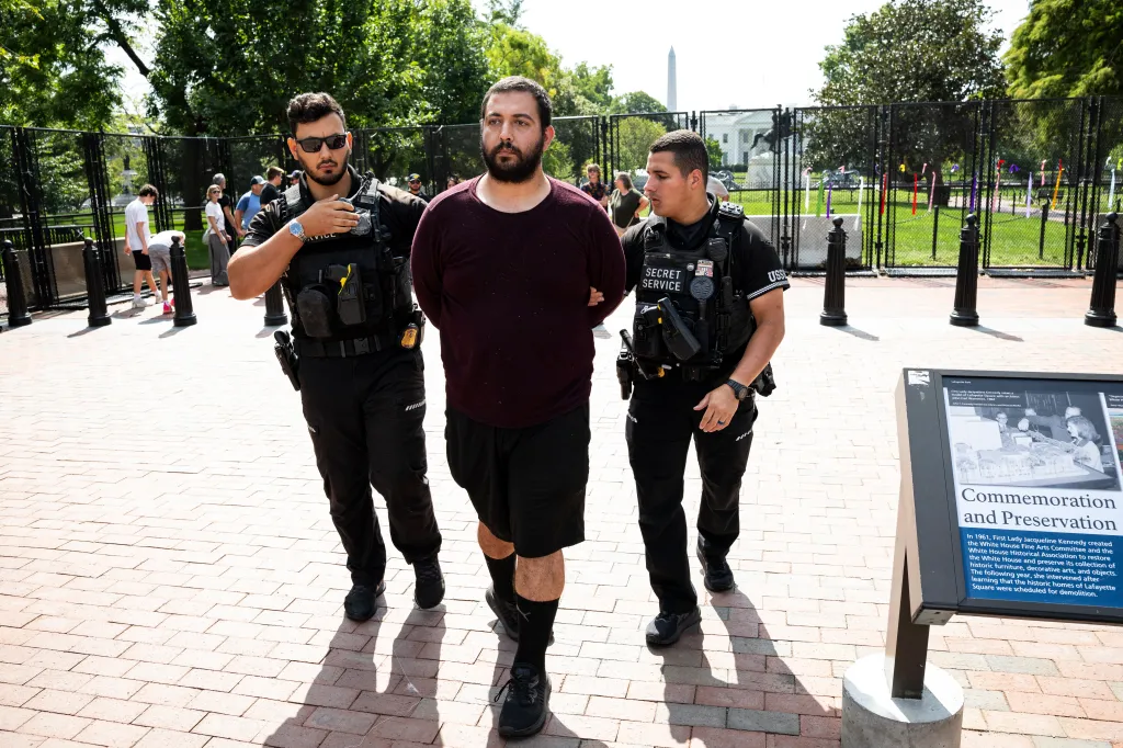 driver arrested outside the White House