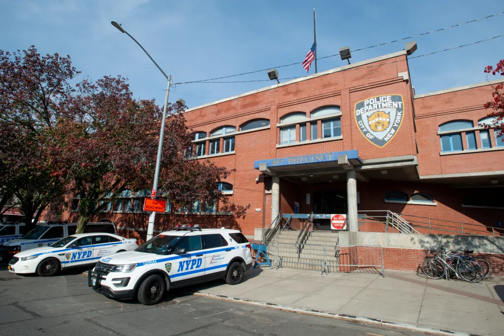 A picture of the 41st precinct. 