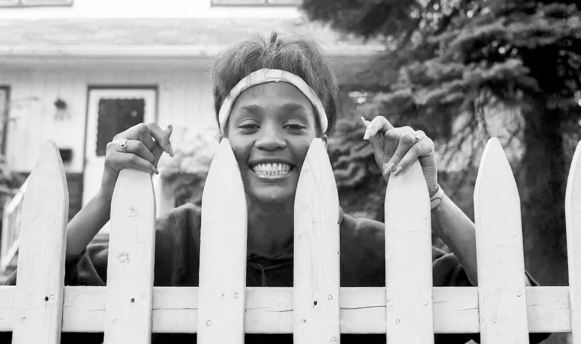 3 R&B Songs for Couples in a Long-Distance Relationship Missing Their Partner