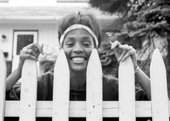 3 R&B Songs for Couples in a Long-Distance Relationship Missing Their Partner