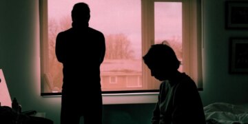 4 Signs You Know How to Handle a Difficult Relationship, According to a Therapist