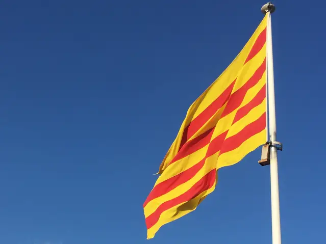 jordan standing in front of the Catalonian flag