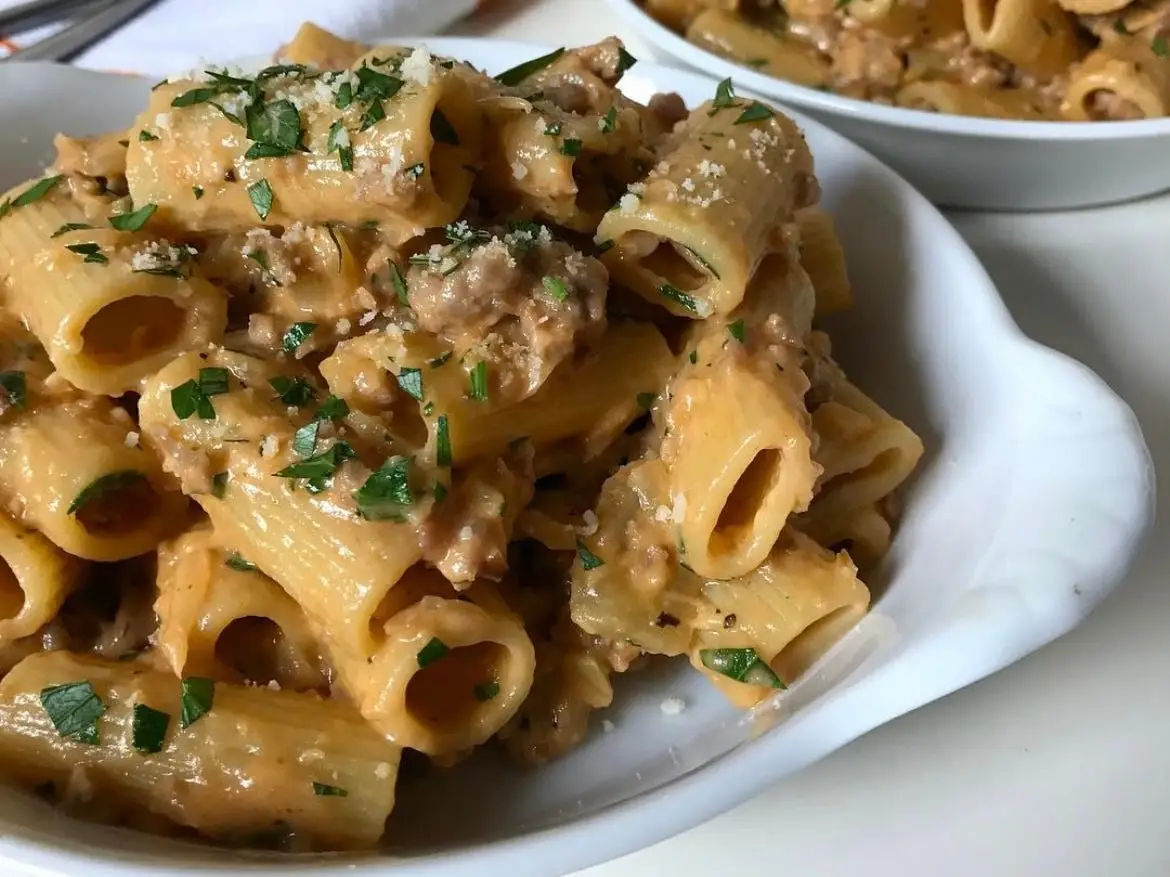 Rigatoni with fennel, sausage in bowl