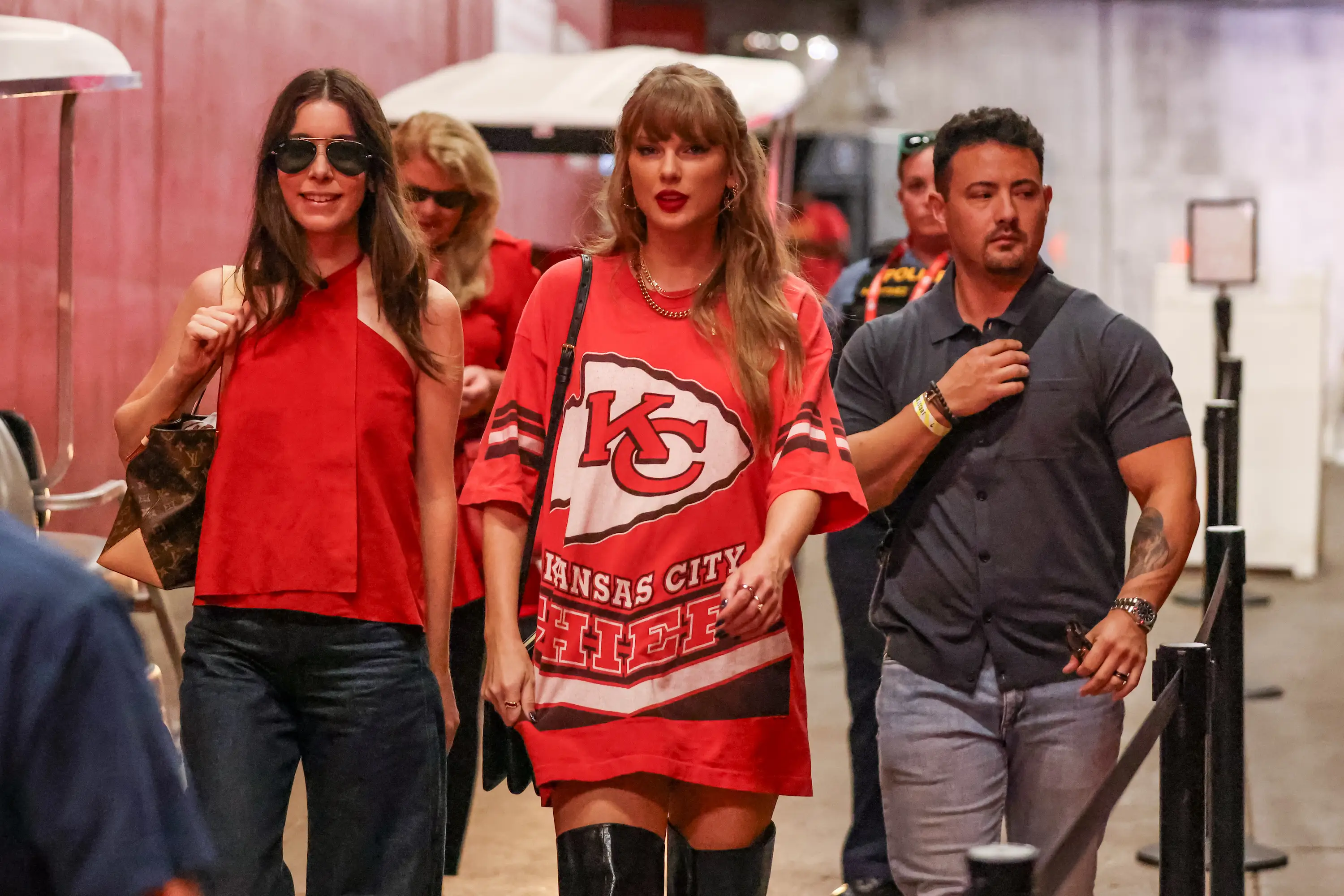 Danielle Haim and Taylor Swift arrive at Arrowhead Stadium on September 15, 2024.