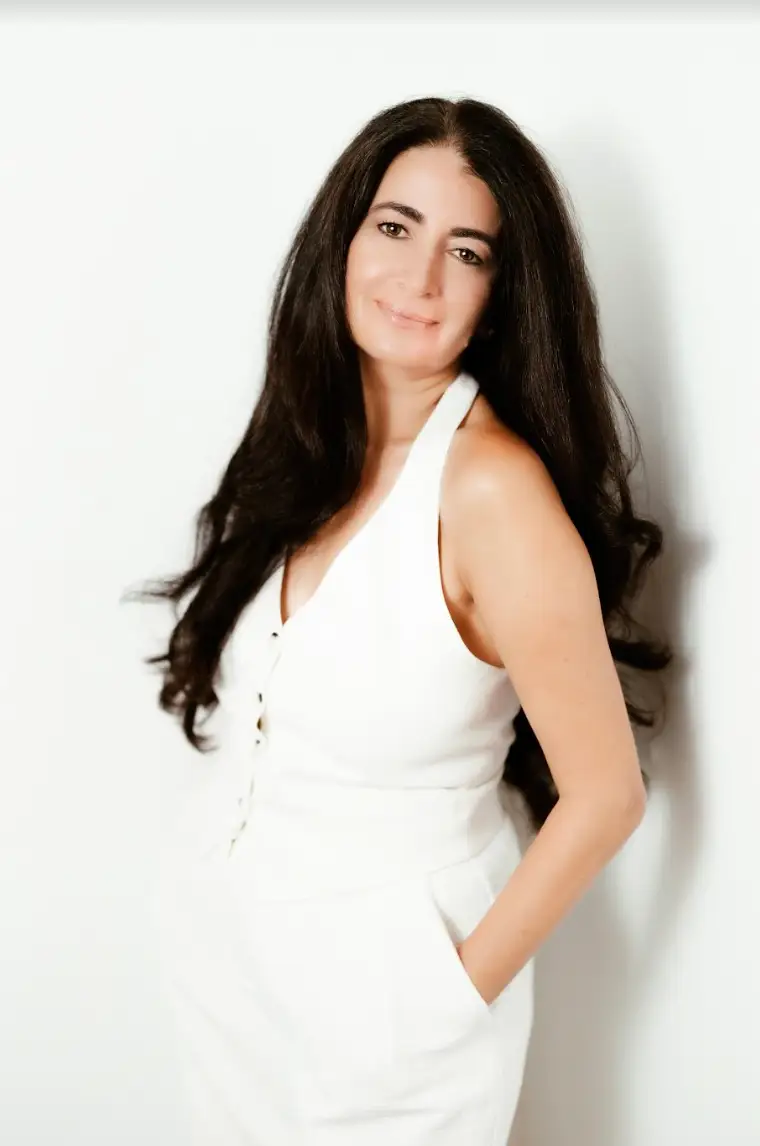 Alison Bernstein poses in an all-white outfit