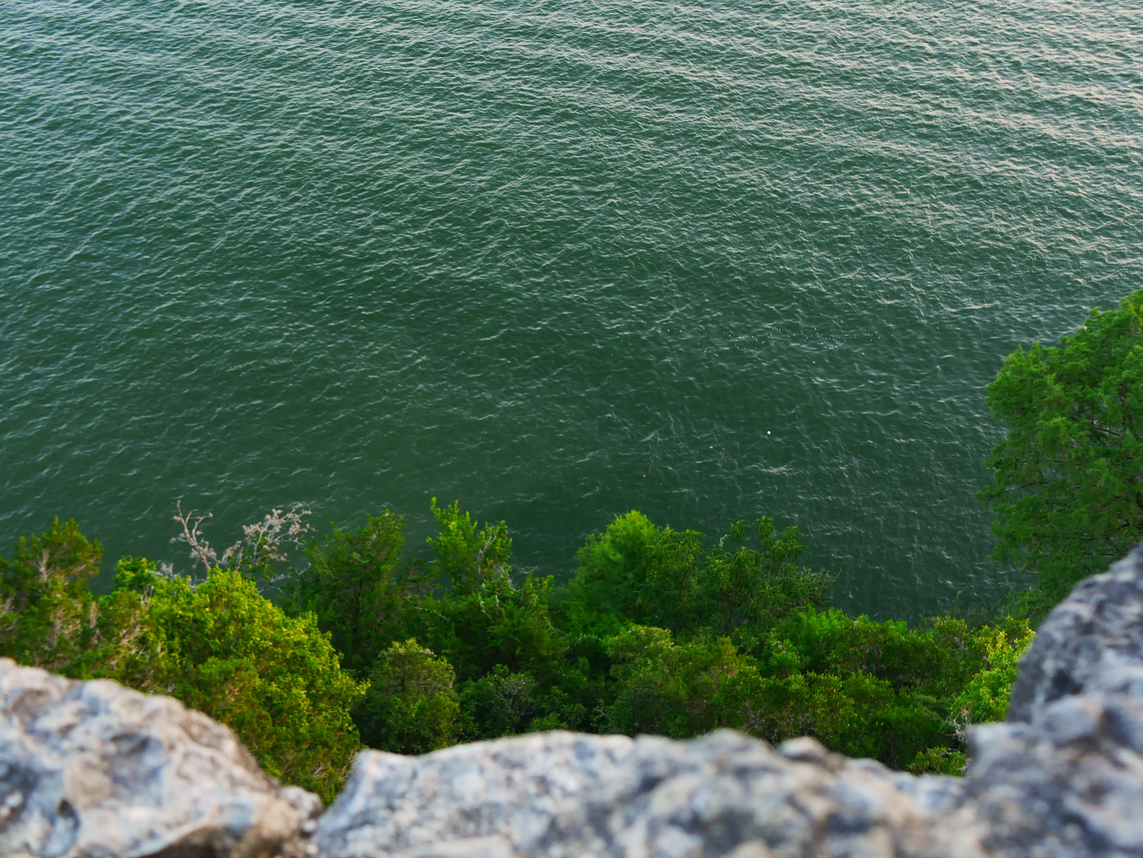 A body of water seen from the top of a cliff