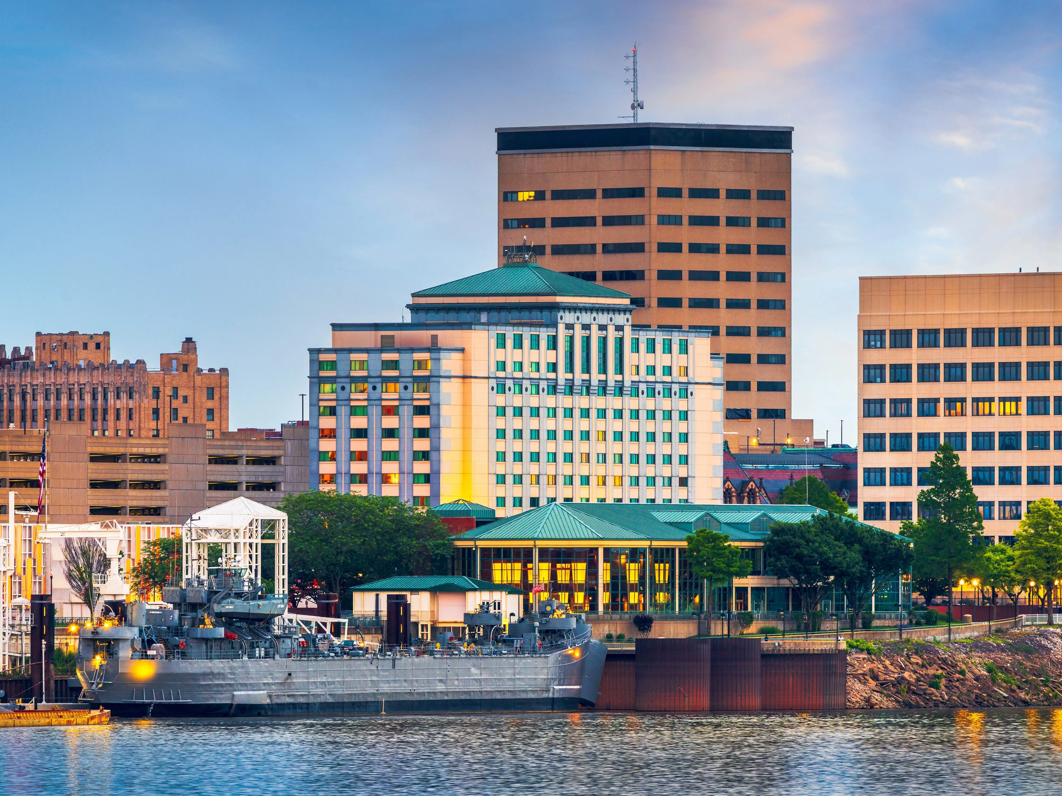 Evansville, Indiana, USA downtown city skyline on the Ohio River at dusk.