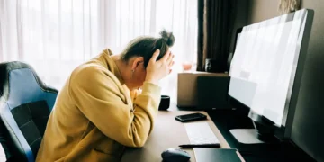 Thinking about taking a mental health leave? Here are the steps to take, according to an employment lawyer.
