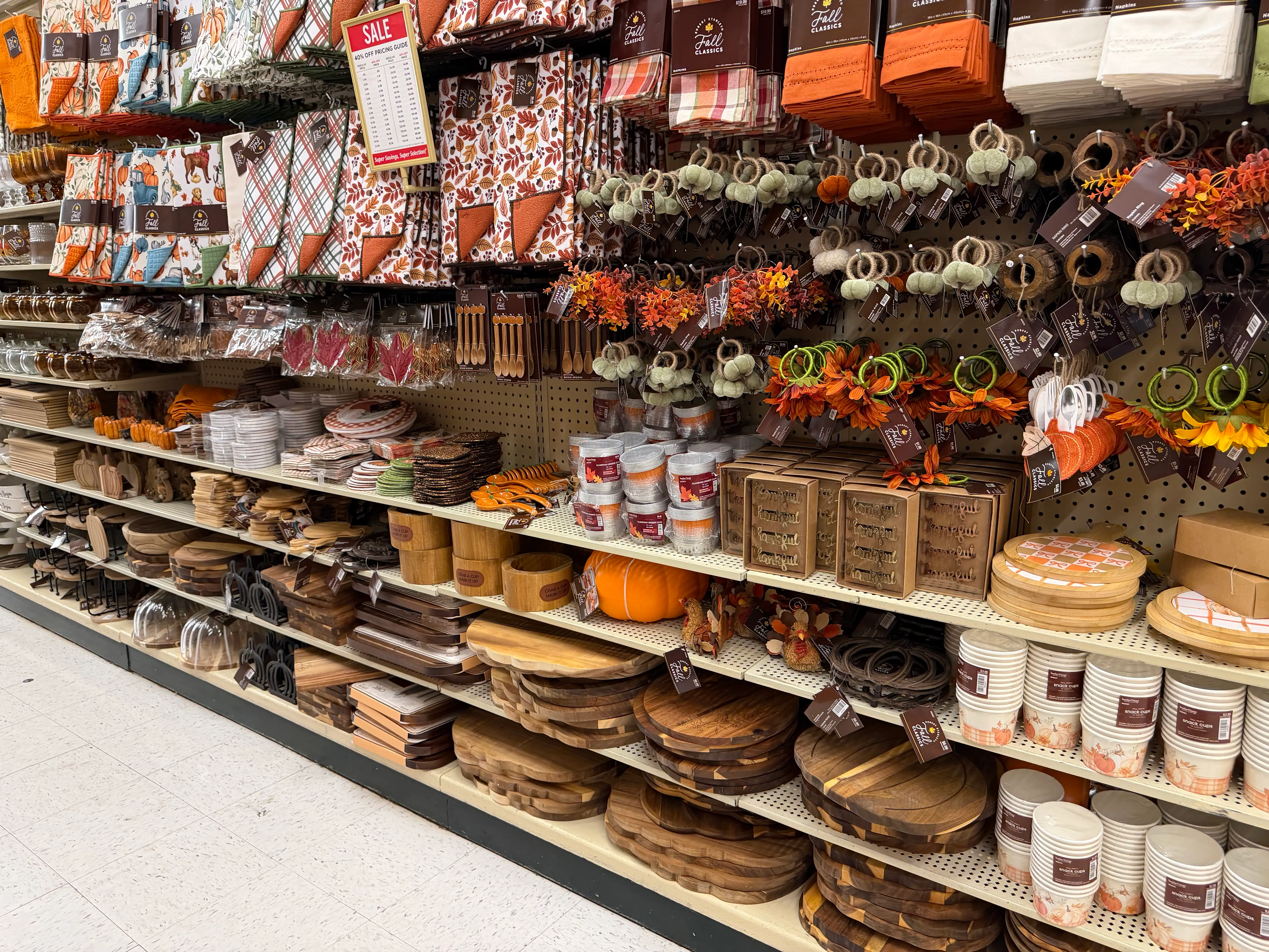 Thanksgiving-inspired cutting boards, napkin boards, tablecloths