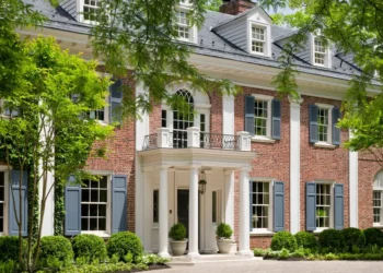 Inside Jackie Kennedy Onassis’ luxurious homes, from sprawling estates to full-floor apartments