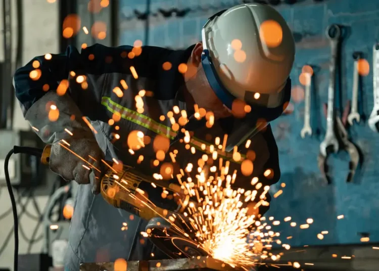 More Americans think of themselves as working class, even as they make more money