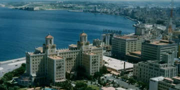 THEN AND NOW: Photos show how Cuba went from a 1950s tourist destination to a country plagued by blackouts