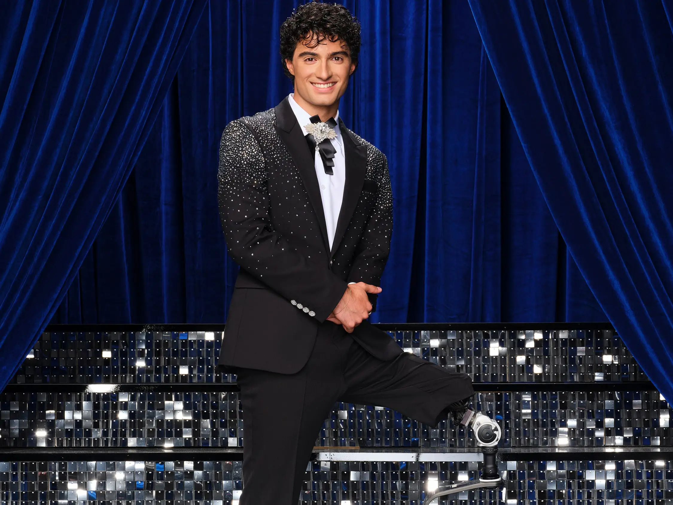 ezra frech dwts