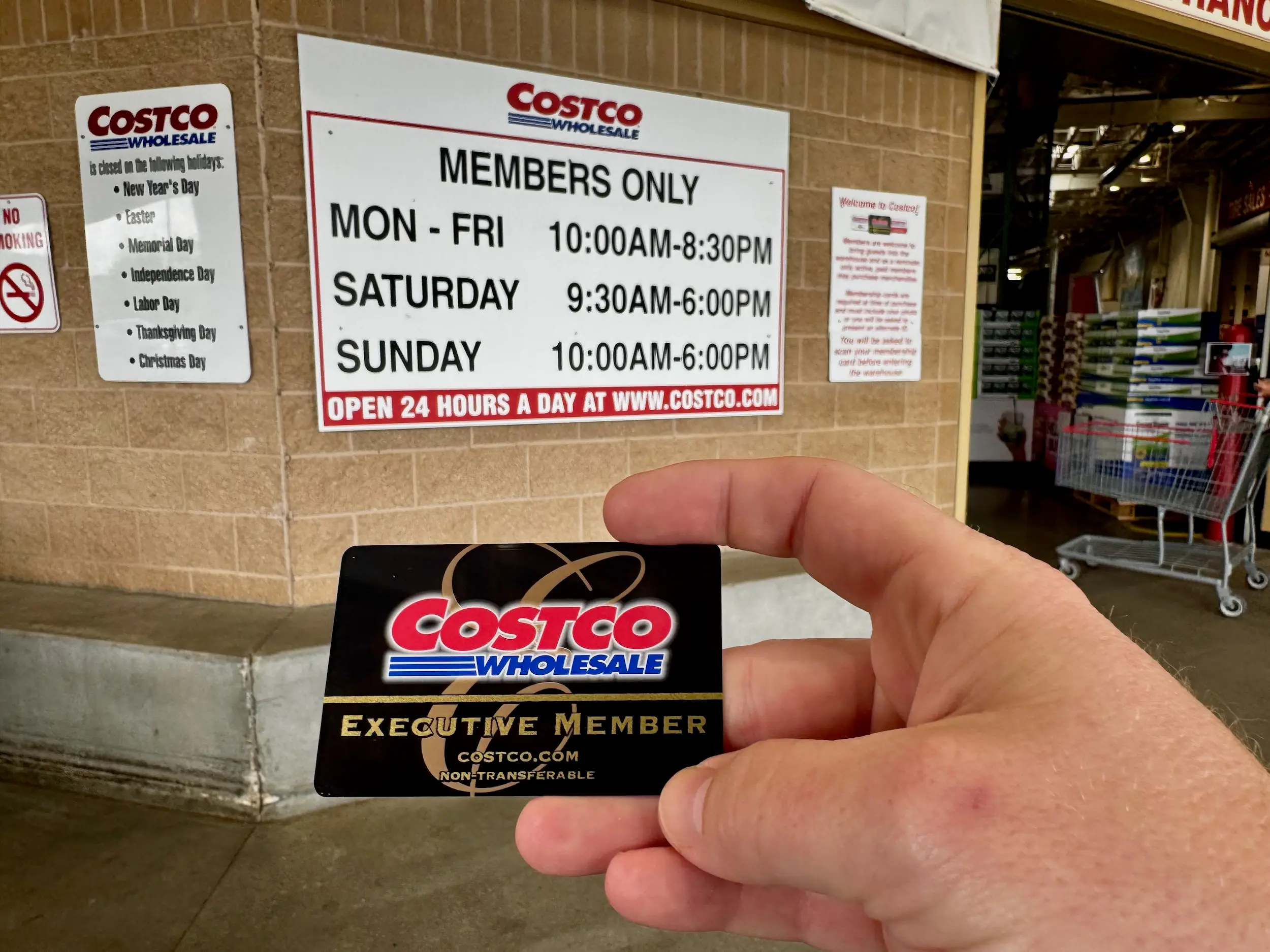 The front entrance of a Costco warehouse.