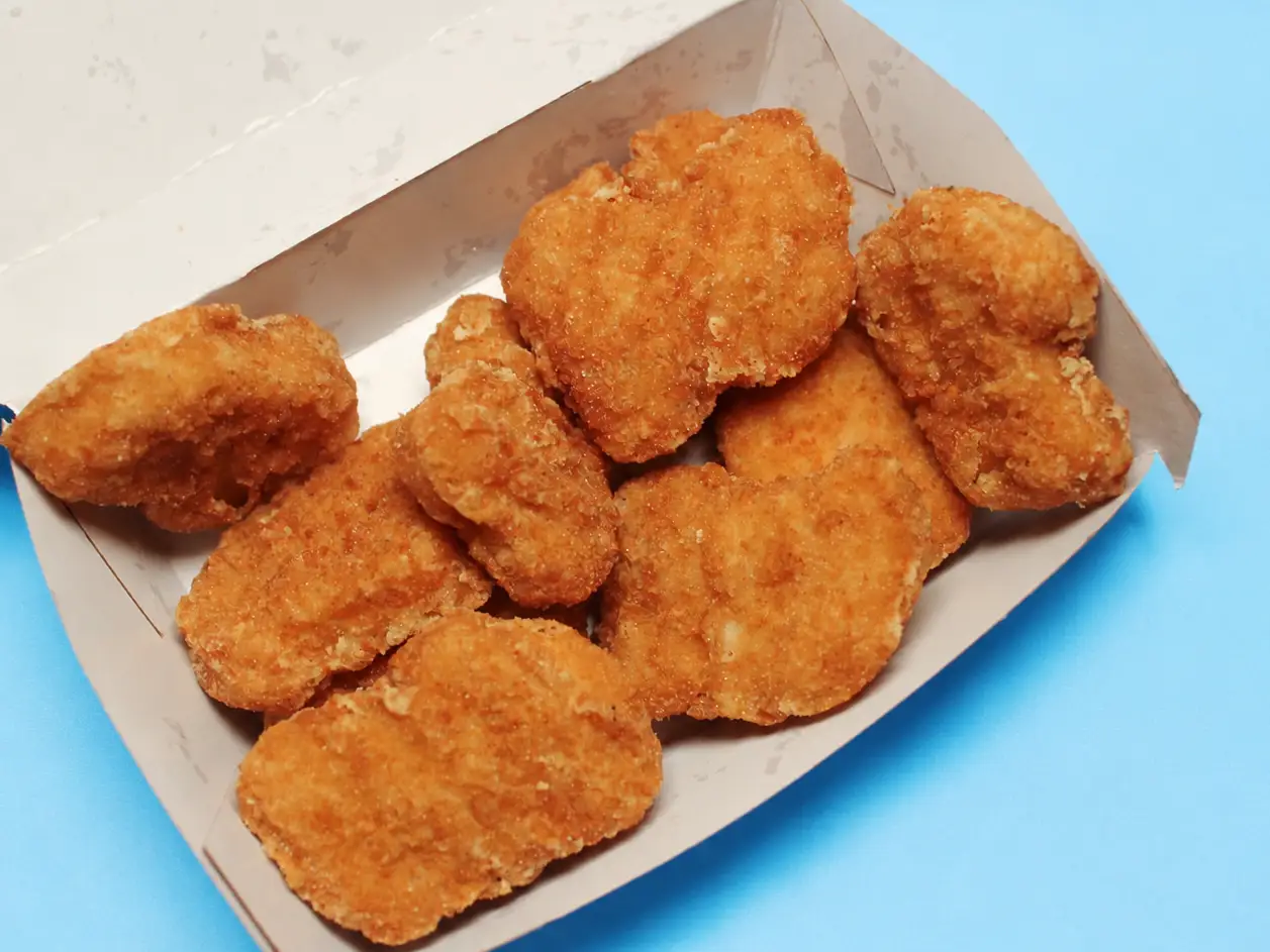 burger king nuggets on blue background