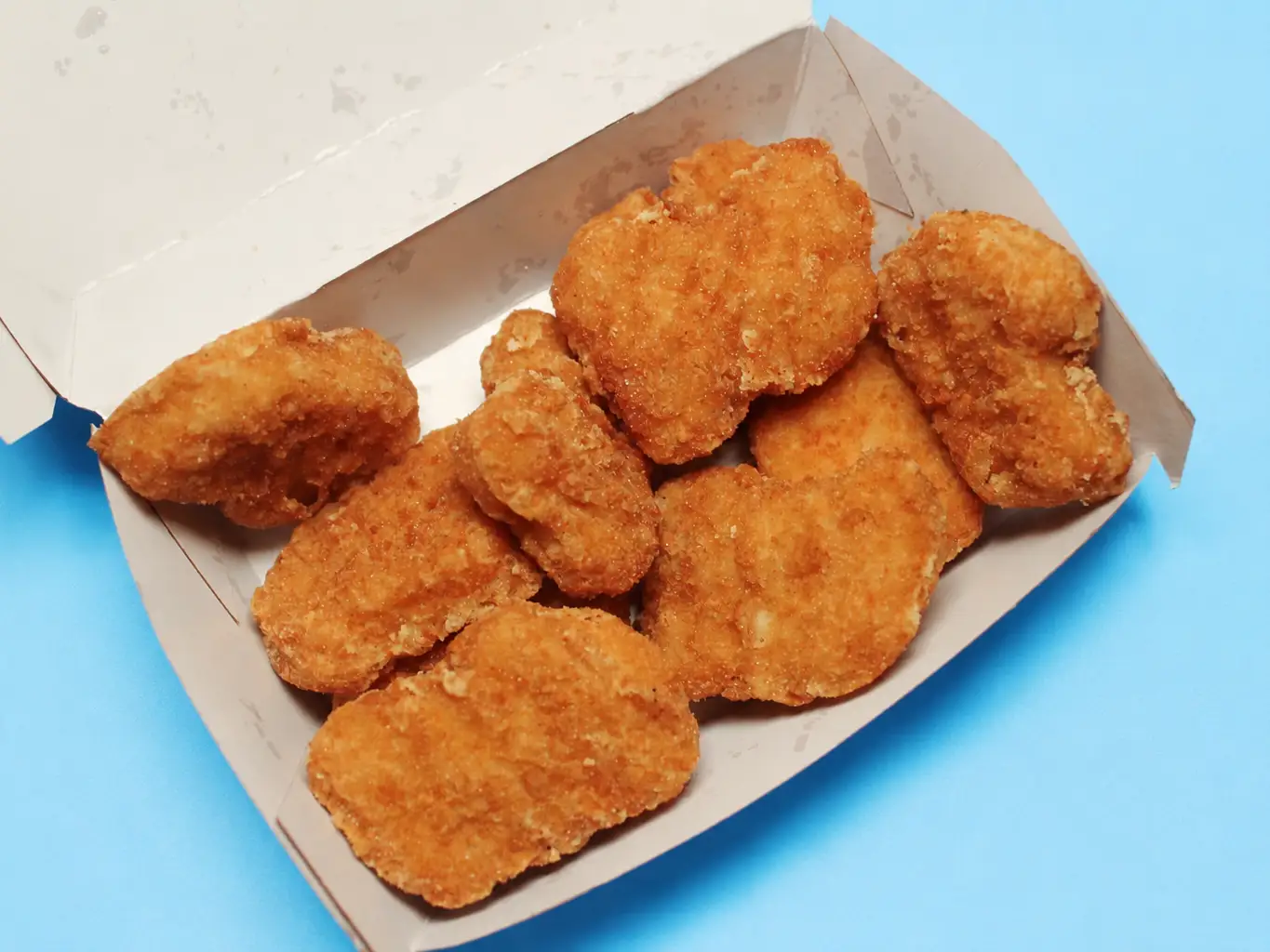 burger king nuggets on blue background