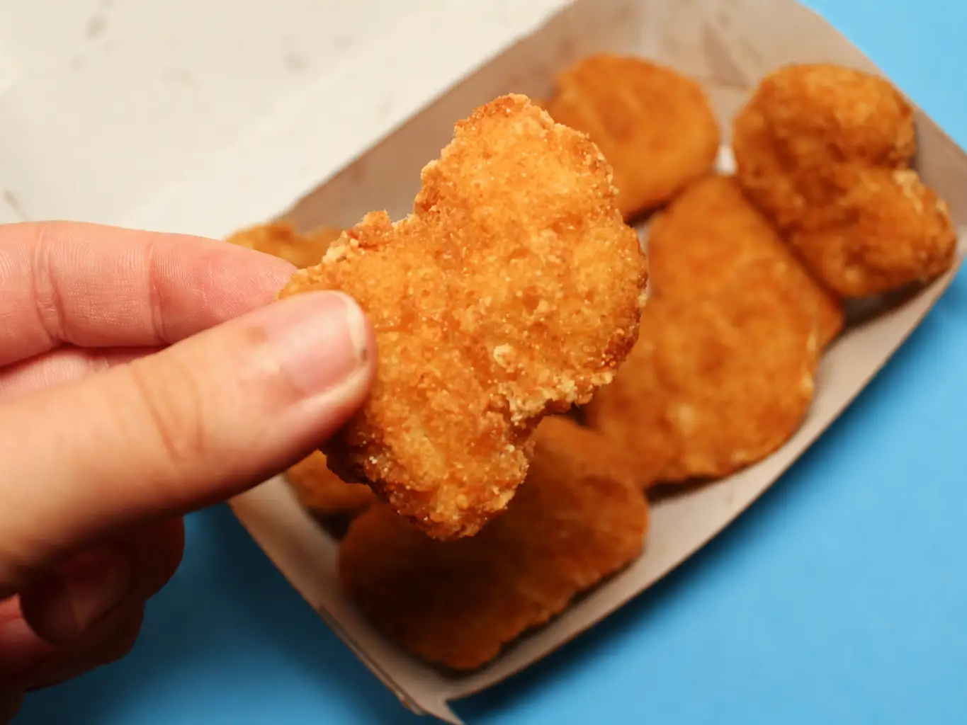 burger king nuggets on a blue background