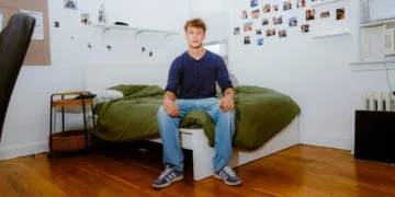 He moved from the Netherlands to NYC for love. Here’s how he lives on $580 a week.