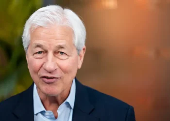 Jamie Dimon and AT&T CEO John Stankey shared 4 tips for crushing your career