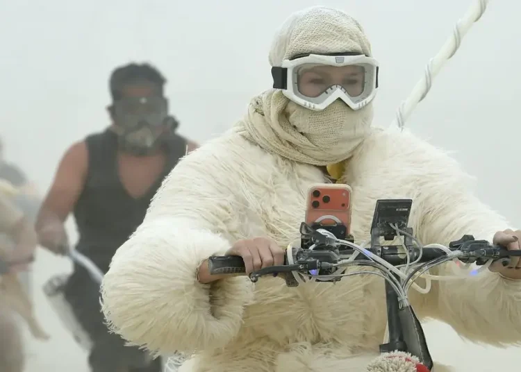 19 surreal photos show the mud, chaos, and glamour of Burning Man