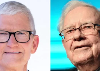 Tim Cook and Warren Buffett are showing what former CEOs can do for their companies