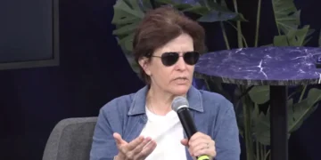 When to quit your job and go solo, according to media mogul Kara Swisher