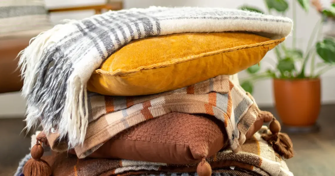 5 tasteful fall decorations to add to your home, and 3 tacky ones to avoid, according to an interior designer