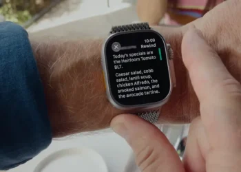 The new Apple Watch can listen in on your conversations and take notes. That makes me feel weird.