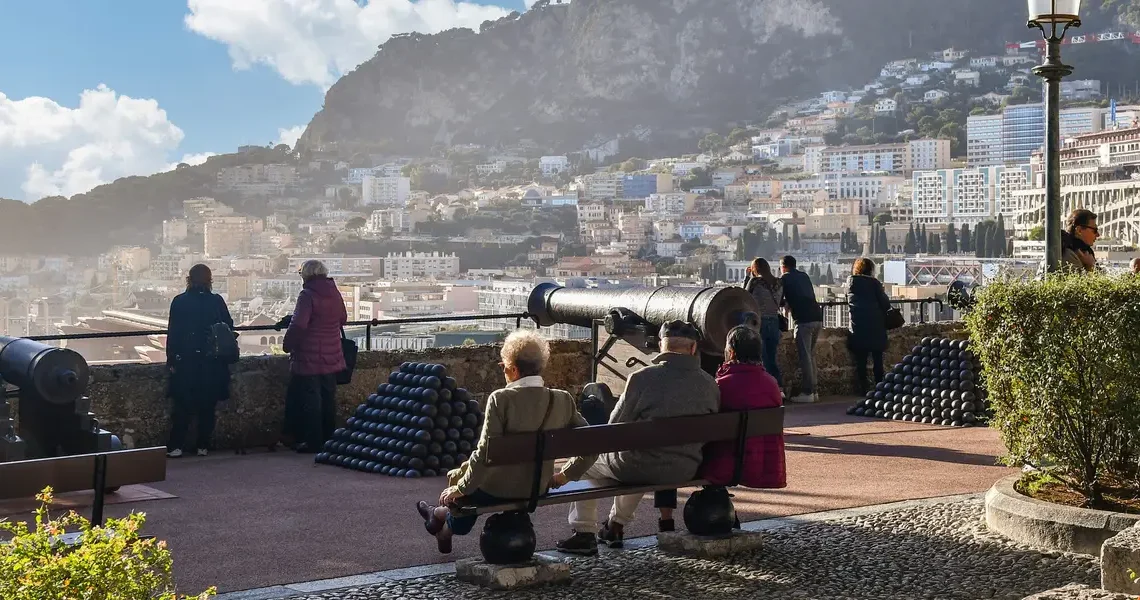 The 15 countries with the highest life expectancies — and the 15 with the lowest
