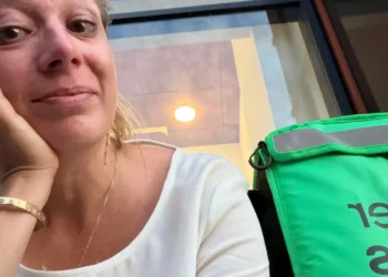 I’m 45 and spent months trying to find a new corporate job. Now I’m delivering food to support my 2 kids.
