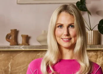 A gut health scientist shared 3 recipes that help her eat 30 grams of fiber a day, from noodles to chocolate slices