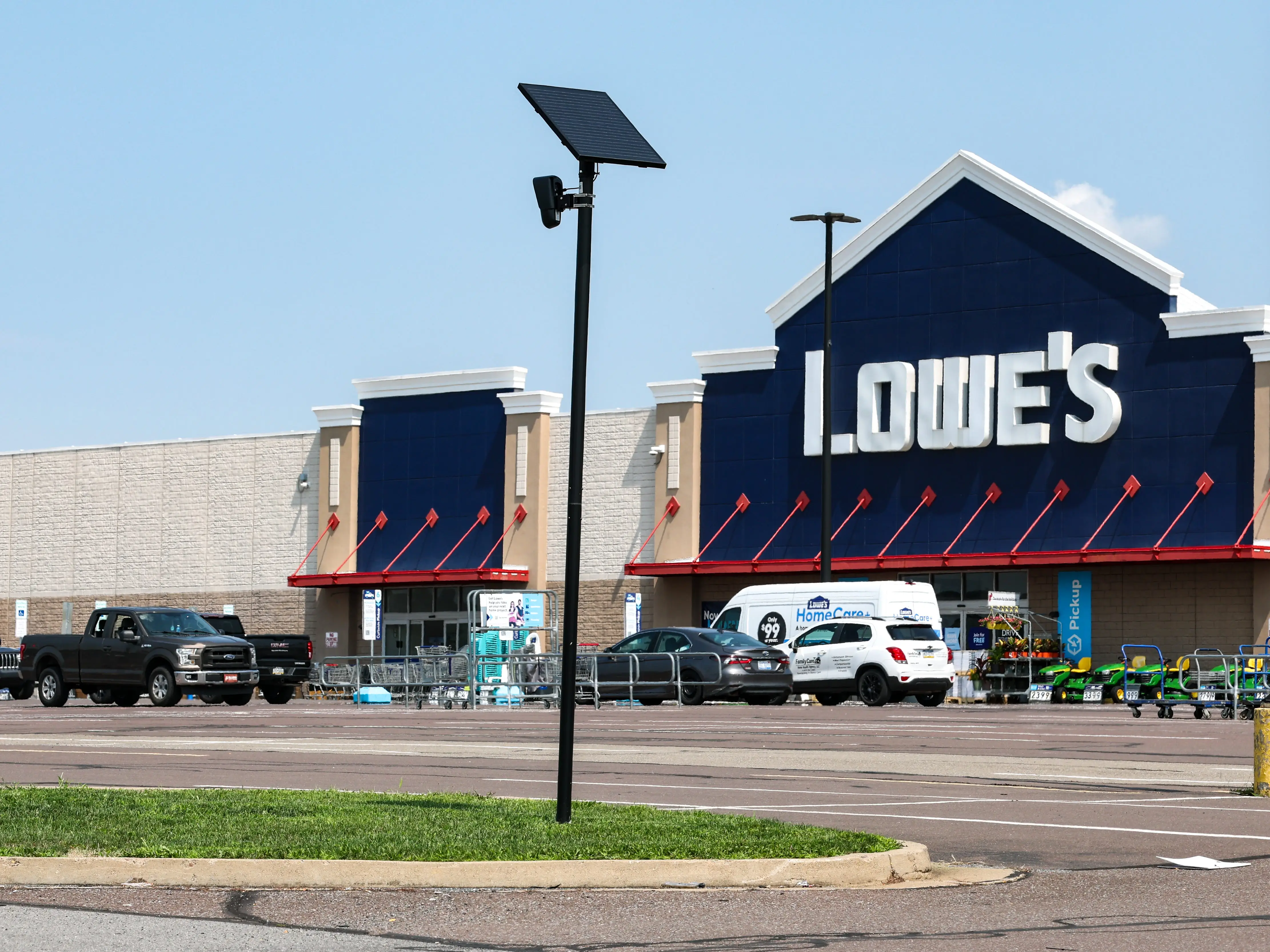A Flock camera at a Lowe's parking lot.