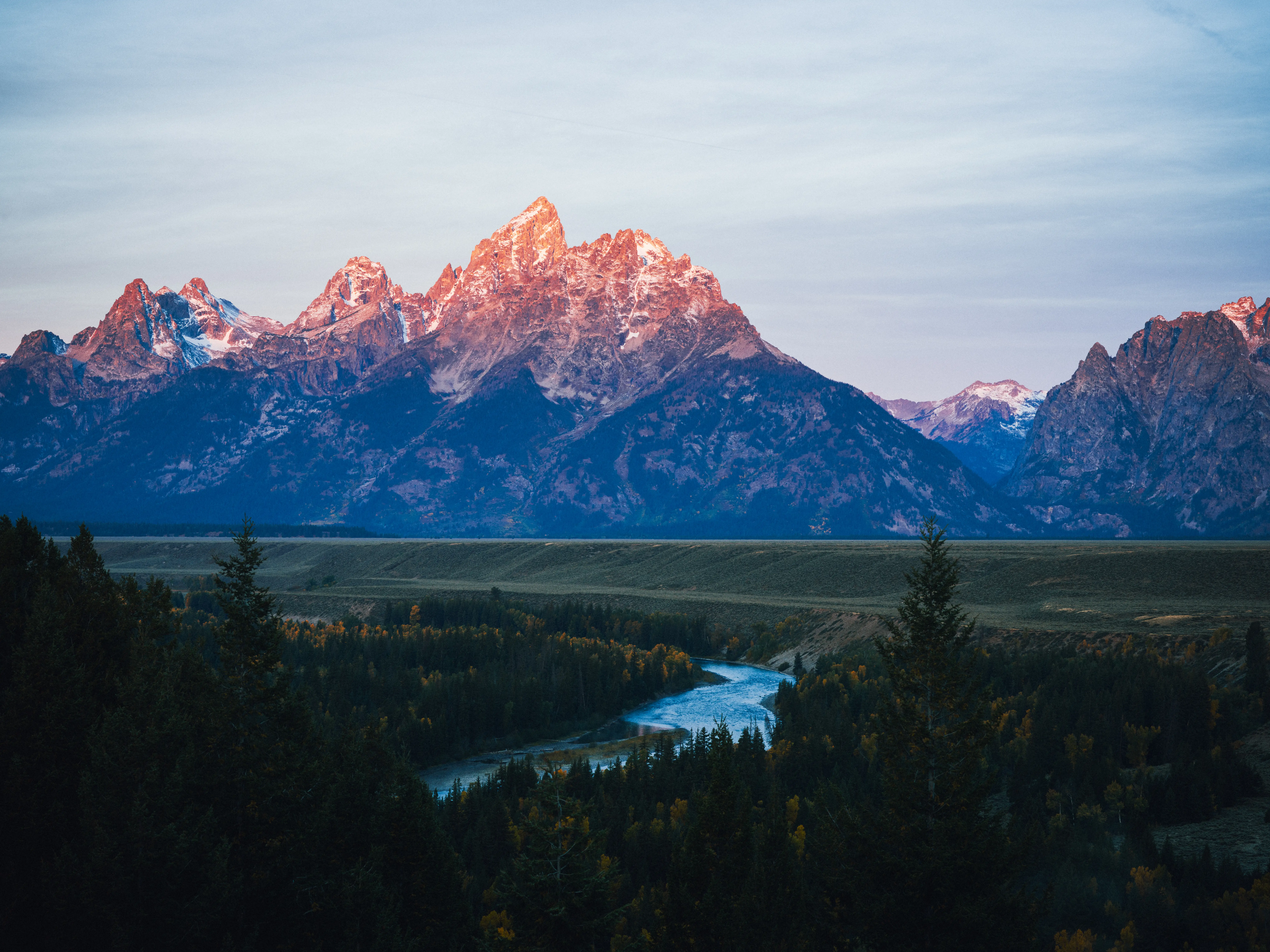 Teton mountains in wyoming at sunrise