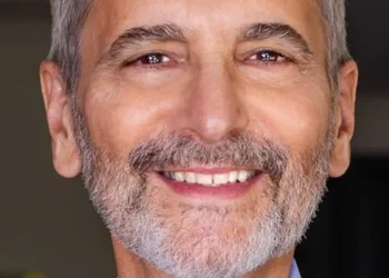 A neuroscientist and psychiatrist shares 4 simple habits to protect brain aging