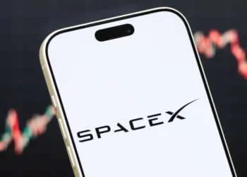 Elon Musk’s companies ordered to explain why they dropped antitrust claims against Apple