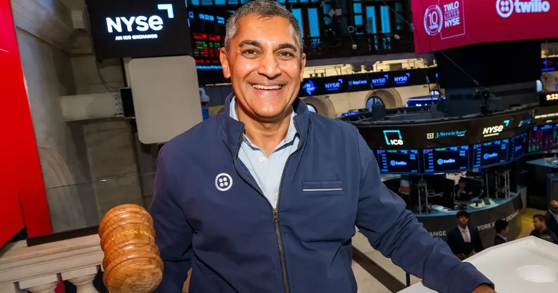 The CEO who leads one handwritten note at a time