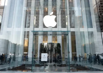 Apple Store pioneer Ron Johnson on the iPhone Duo, working with Steve Jobs, and leading with kindness