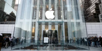 Apple Store pioneer Ron Johnson on the iPhone Duo, working with Steve Jobs, and leading with kindness